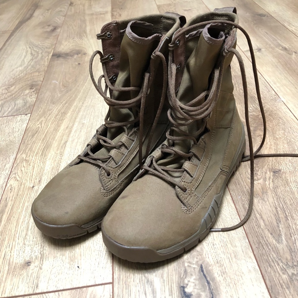 Nike SFB 8” tactical boot new 6.5 means 39 euro